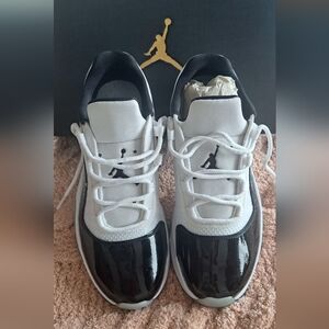AIR JORDAN 11 CMFT LOW V2 Mens Size 10